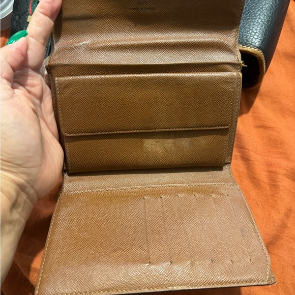 LV monogram medium sized wallet - Picture 7 of 11